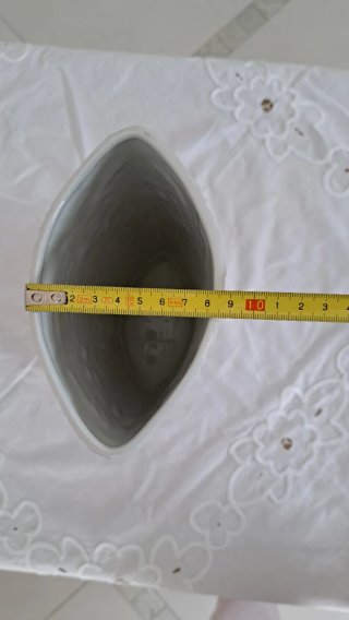 Vaso in porcellana bianco decorato