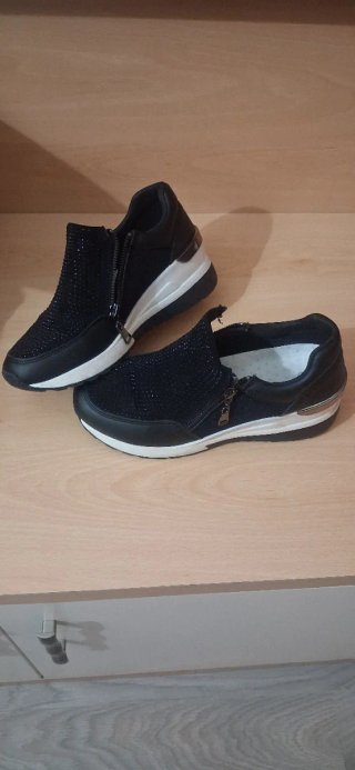 Zapatos negros con pedrería y cremallera nº39