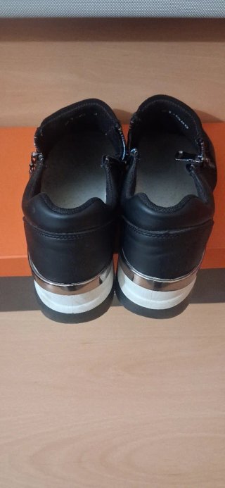 Zapatos negros con pedrería y cremallera nº39