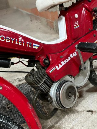 Mobylette Roja Mod.Liberty (Muy buen estado)