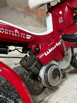 Mobylette Roja Mod.Liberty (Muy buen estado)