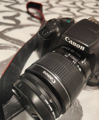 Canon EOS 1300D +3 objetivos+mochila y accesorios