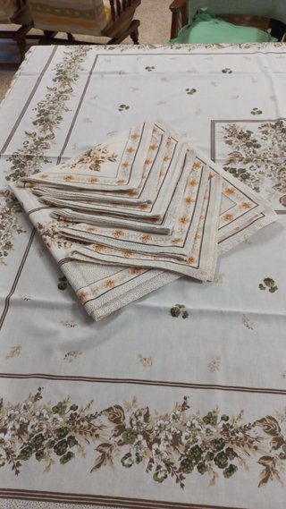 Mantel cuadrado floral