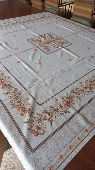 Mantel cuadrado floral