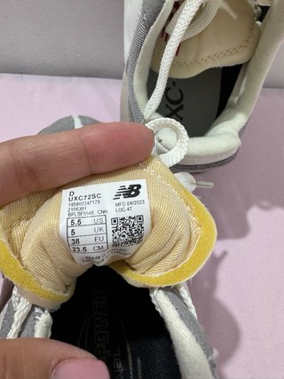 New Balance Gris y Blanco Talla 42