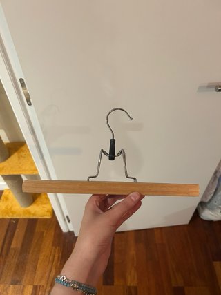 33 Perchas Madera + 4 Pantalón Regalo