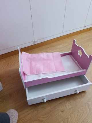Cuna de madera para muñecos