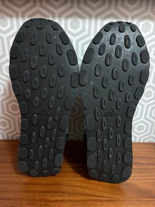 Zapatillas Adidas Negras y Plateadas