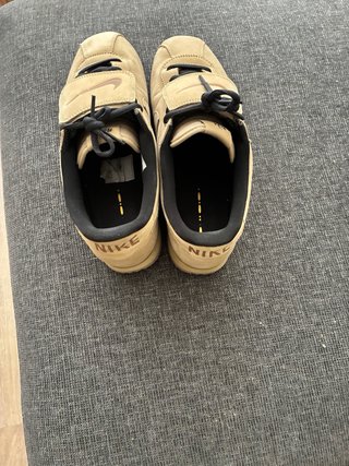 Nike Zapatillas Beige y Negro