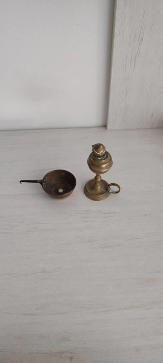 Antigua Lámpara Aceite Capuchina y cuenco. Bronce.