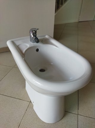 Bidé Roca con grifo monomando