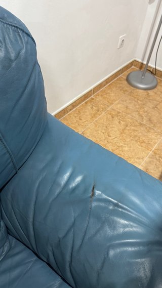 2 Sofás de Piel Azul de 2 y 3 plazas