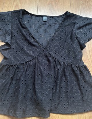 Camiseta negra manga corta vuelo