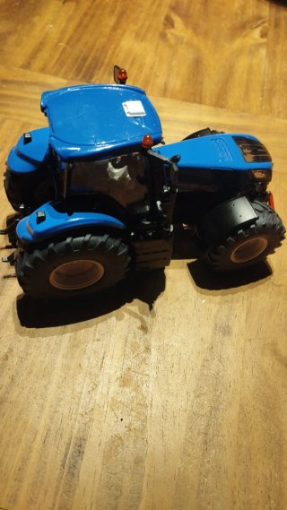 Tractor New Holland T8.390
