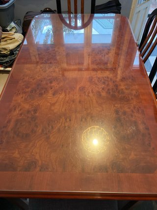 Mesa de comedor grande de madera