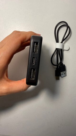 Batería Portátil Negra + Cable USB