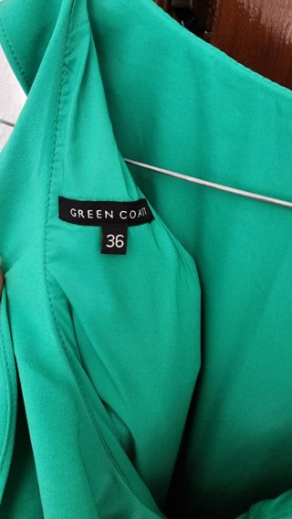 Vestido verde talla S con volantes