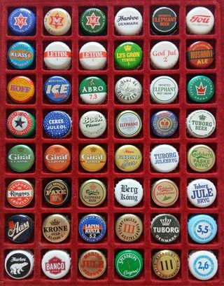 Raccolta di lattine di birra di varie marche e design