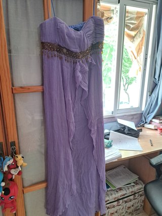 Vestido lila largo con detalles dorados