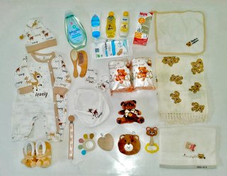 Cesta con pañales regalo bebé recién nacido