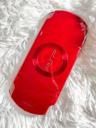 PSP Sony Roja con extras en tarjeta