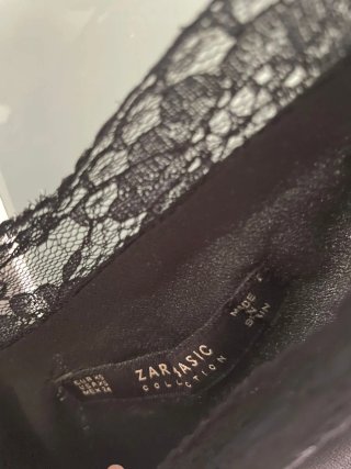 Camiseta Zara encaje negro