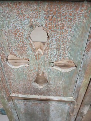 Puerta  Alacena Antigua con granadas 104x58cm