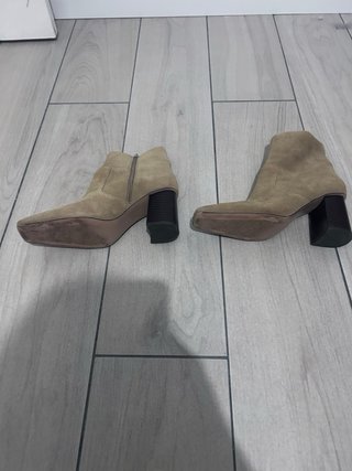 Botines de serraje color camel