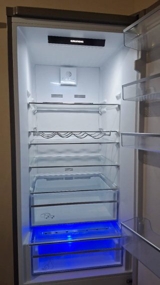 Nevera Grundig plateada