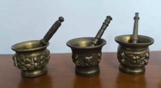Lote de 7 morteros y mano de bronce