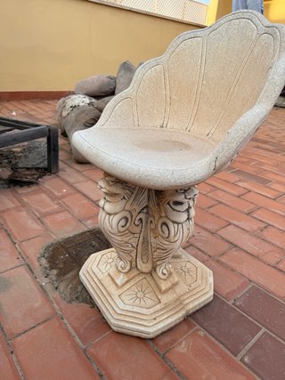 Mesa y 5 sillas de piedra