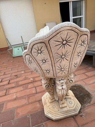Mesa y 5 sillas de piedra