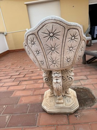 Mesa y 5 sillas de piedra