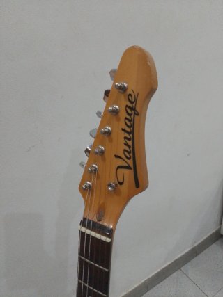 Guitarra Eléctrica Vantage Sunburst