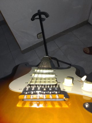 Guitarra Eléctrica Vantage Sunburst