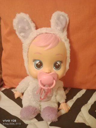 Bebé Llorón Peluche con Pijama de Conejo