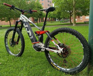 Bicicleta eléctrica enduro