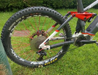 Bicicleta eléctrica enduro