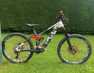 Bicicleta eléctrica enduro