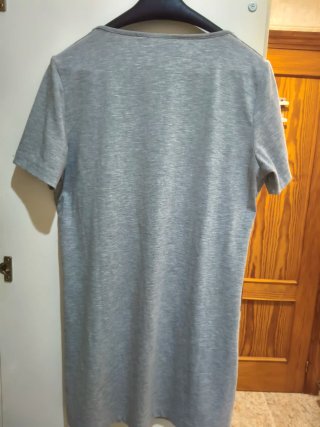 Vestido mini gris perla con pedrería