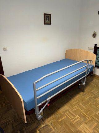 Cama Hospitalaria con Colchón Antiescaras