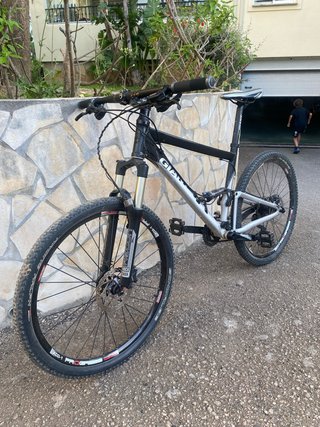 Bicicleta de Montaña Giant Doble Suspensión