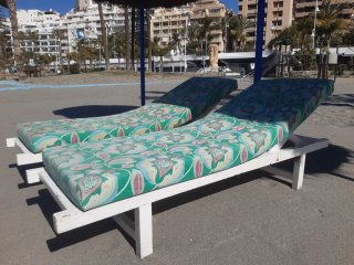 Hamacas de madera blancas. Tumbonas de playa. Lote