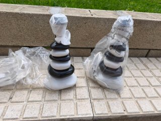 Lámpara de mesa negra y blanca