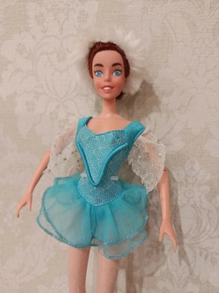 Muñeca Anastasia Patinaje Celeste Disney