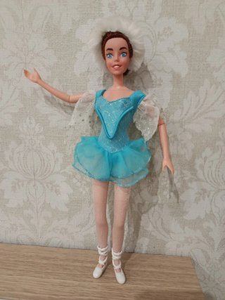 Muñeca Anastasia Patinaje Celeste Disney