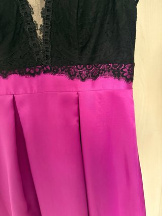 Vestido de fiesta negro y fucsia