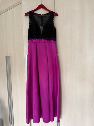 Vestido de fiesta negro y fucsia