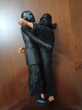 Figuras Darth Vader y Kylo Ren
