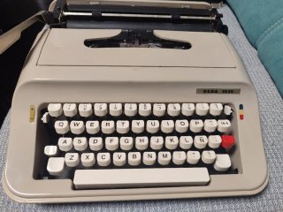 Máquina de escribir ELSA 1035